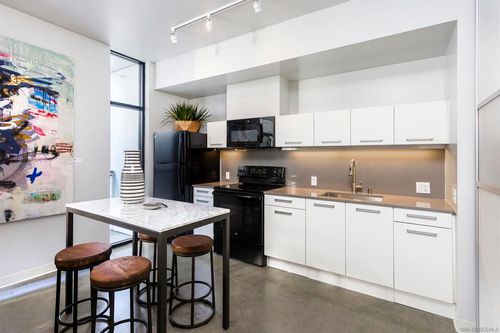 302-1929 Columbia St, San Diego, CA, 92101 | Card Image