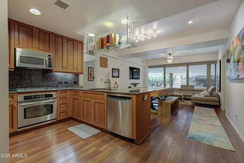 4007-7147 E Rancho Vista Dr, Scottsdale, AZ, 85251-1492 | Card Image