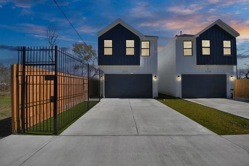 6747 Peerless St, Houston, TX, 77021-2377 | Card Image