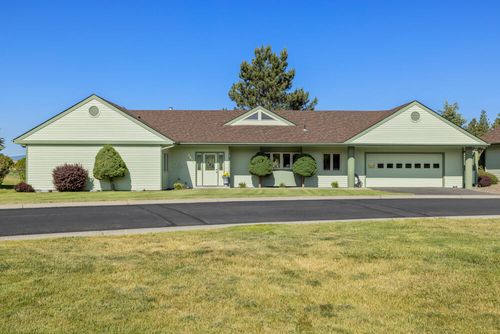 3414 Shield Crest Dr, Klamath Falls, OR, 97603-6415 | Card Image