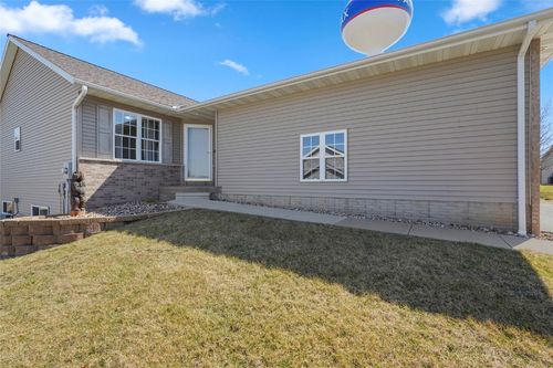 315 Highland Ct, Fairfax, IA, 52228-9626 | Card Image