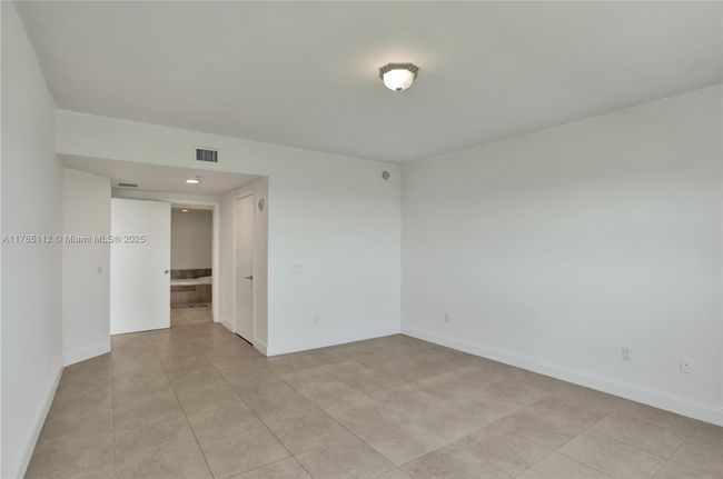 APT-2503 - 15051 Royal Oaks Ln, Condo with 3 bedrooms, 3 bathrooms and null parking in North Miami FL | Image 26