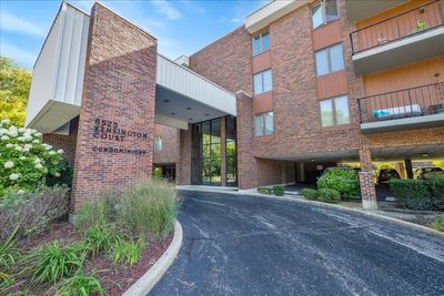 302 - 6525 Main Street, Condo with 2 bedrooms, 2 bathrooms and 1 parking in Downers Grove IL | Image 1