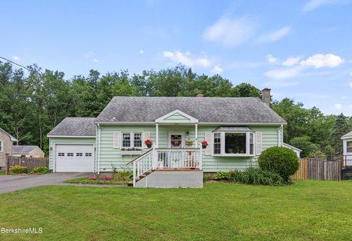 17 Jeffrey Dr, Pittsfield, MA, 01201-8115 | Card Image