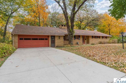 112 W Glencrest Dr, Mankato, MN, 56001-4509 | Card Image