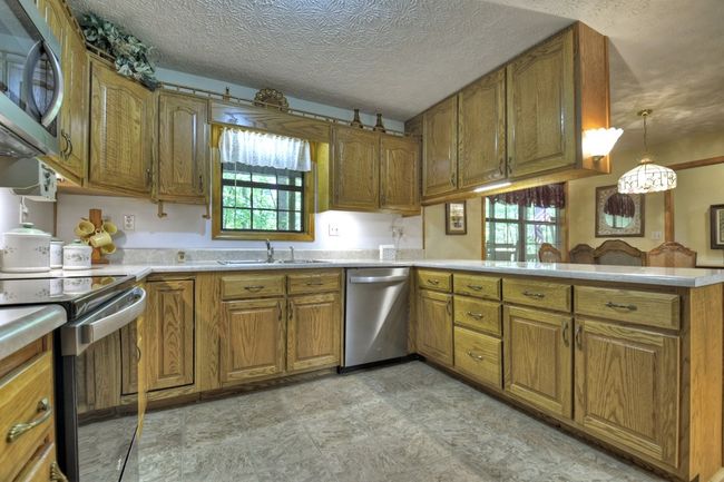 1292 Riverview Dr, Home with 3 bedrooms, 2 bathrooms and 2 parking in Ellijay GA | Image 12