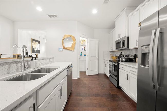 813 Ambient Way Sw, Townhouse with 2 bedrooms, 3 bathrooms and 2 parking in Atlanta GA | Image 6