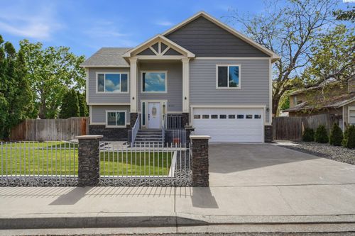 8021 W Hood Ave, Kennewick, WA, 99336-1619 | Card Image