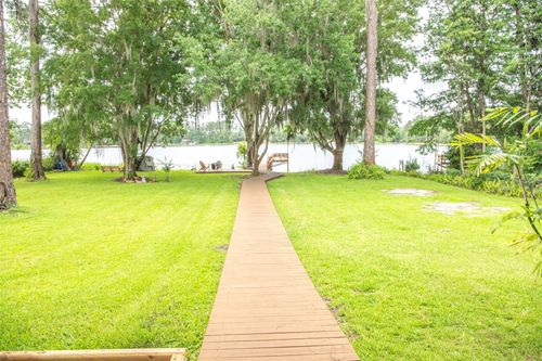 303 Riley Lake Dr, Hawthorne, FL, 32640-6326 | Card Image