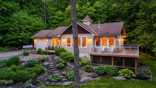 42 Menominee Lake Rd E, Huntsville, ON, P1H2J3 | Card Image