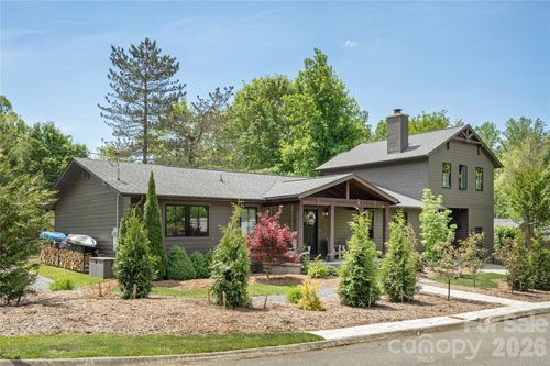 17 Grove St, Brevard, NC, 28712-3851 | Card Image