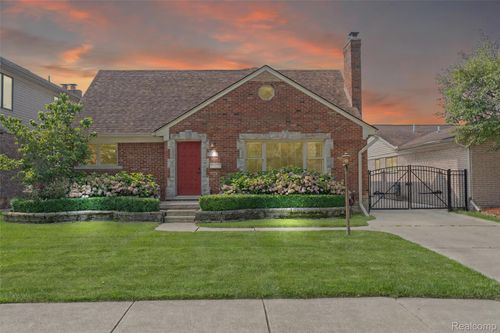 22450 Alexander St, Saint Clair Shores, MI, 48081-2045 | Card Image