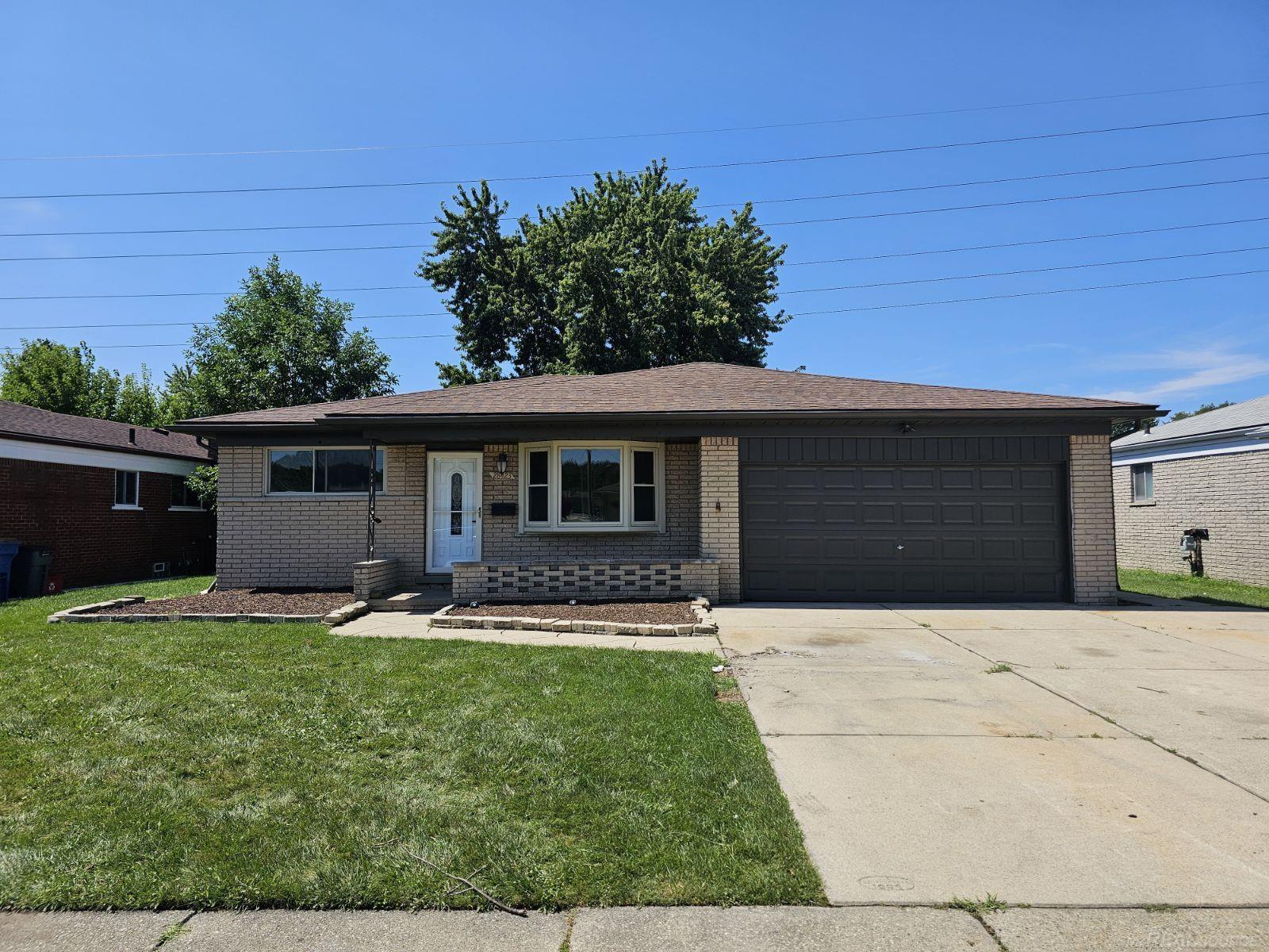 Flanders Ave, Warren, MI 48088