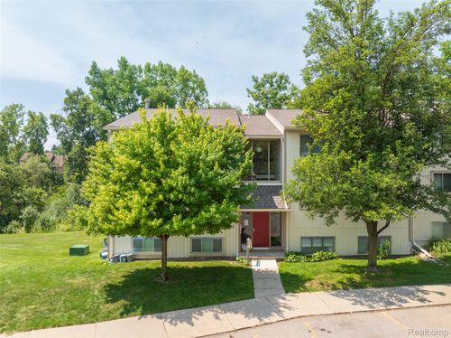 3-1693 Riverside Dr, Rochester Hills, MI, 48309-2719 | Card Image