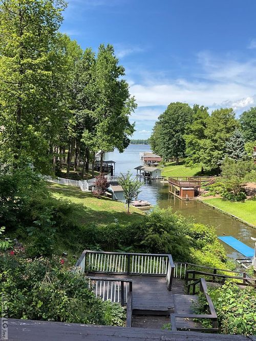 146 S Sunset Dr, Littleton, NC, 27850-8065 | Card Image