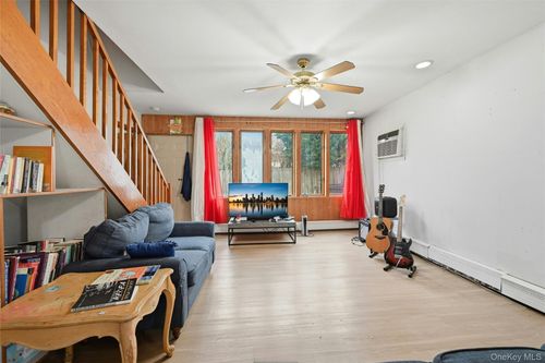 20 Wheat Path Rd W, Mount Sinai, NY, 11766-2225 | Card Image