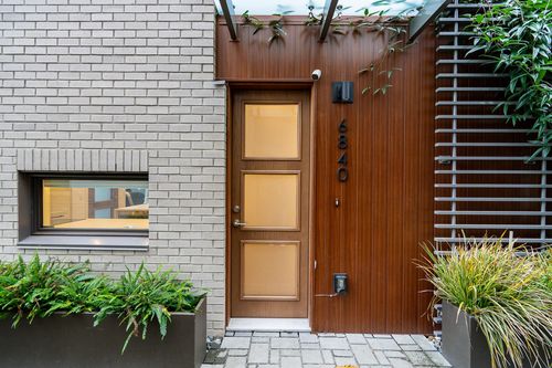 6840 Oak St, Vancouver, BC, V6P0K7 | Card Image