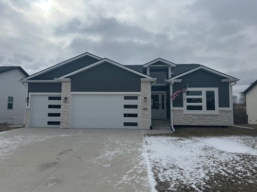 1070 Harrington Way, Waukee, IA, 50263-7607 | Card Image