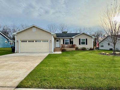 117 Rolling Meadow Drive, House other with 3 bedrooms, 2 bathrooms and null parking in DARIEN WI | Image 1