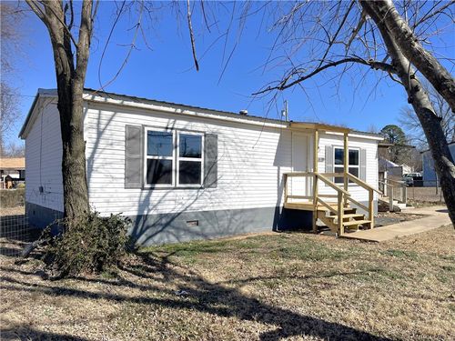 413 W Willow St, Stilwell, OK, 74960-1811 | Card Image