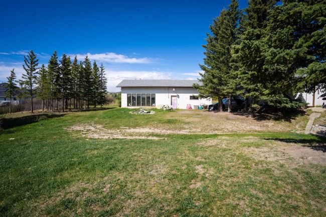 37 Blazer Estates Ridge, Home with 5 bedrooms, 2 bathrooms and 8 parking in Rural Rocky View County AB | Image 9