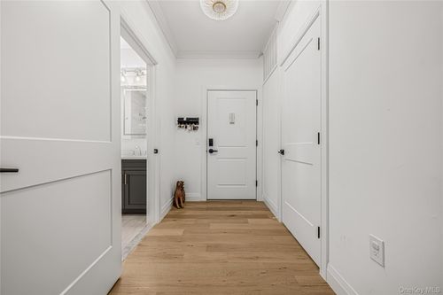 21105 Aspenwood Dr, Plainview, NY, 11803-2146 | Card Image