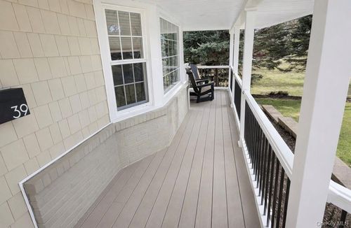 39 West Ln, Bay Shore, NY, 11706-8615 | Card Image