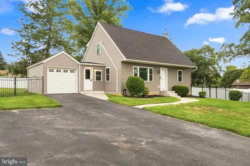 207 Seal Ln, WEST CHESTER, PA, 19380-4749 | Card Image