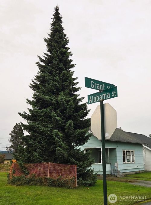 2432 Grant St, Bellingham, WA, 98225-3811 | Card Image