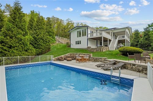 196 Stillwater Rd, Smithfield, RI, 02917-1848 | Card Image
