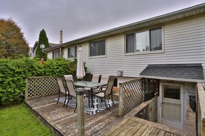 76 Queensdale Cres, Home with 3 bedrooms, 2 bathrooms and 3 parking in Guelph ON | Image 2