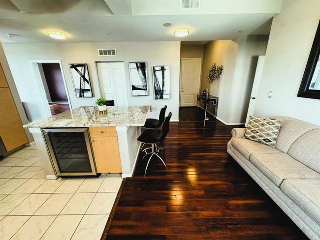 Dining/Entry | Image 12