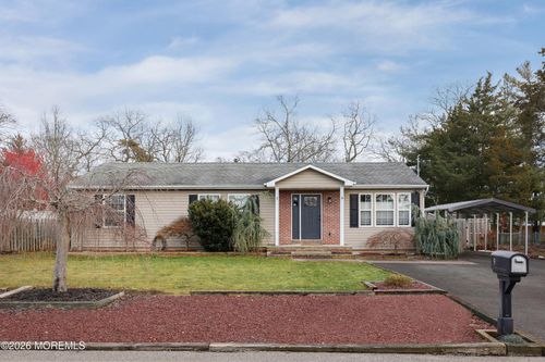 9 Center Pl, Toms River, NJ, 08753-2303 | Card Image