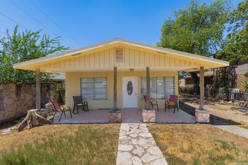 819 N Comal St, Eagle Pass, TX, 78852-4028 | Card Image