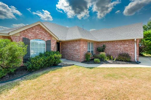 2525 E Bradley St, Shawnee, OK, 74804-4203 | Card Image