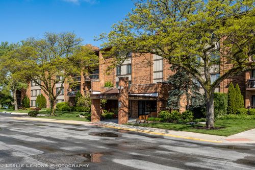 402-77 Lake Hinsdale Dr, Willowbrook, IL, 60527-2230 | Card Image