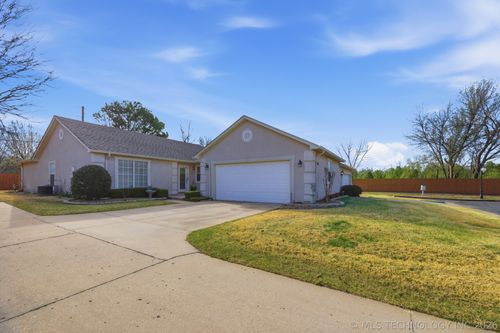 8421 S 84th East Pl, Tulsa, OK, 74133-8028 | Card Image