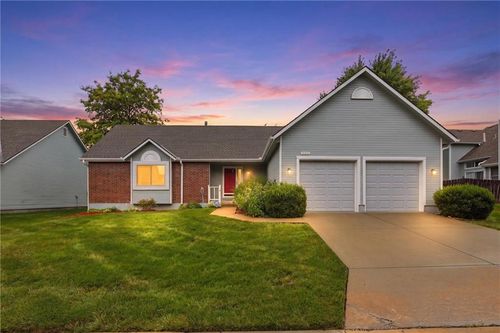 15724 Travis St, Overland Park, KS, 66223-3589 | Card Image