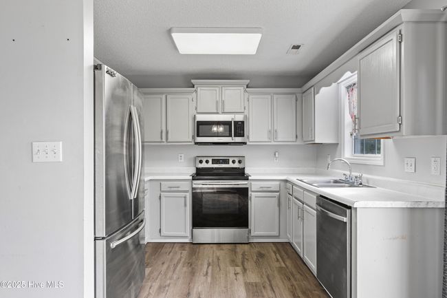 504 Mcfadyen Cir, House other with 3 bedrooms, 2 bathrooms and 2 parking in Hubert NC | Image 7