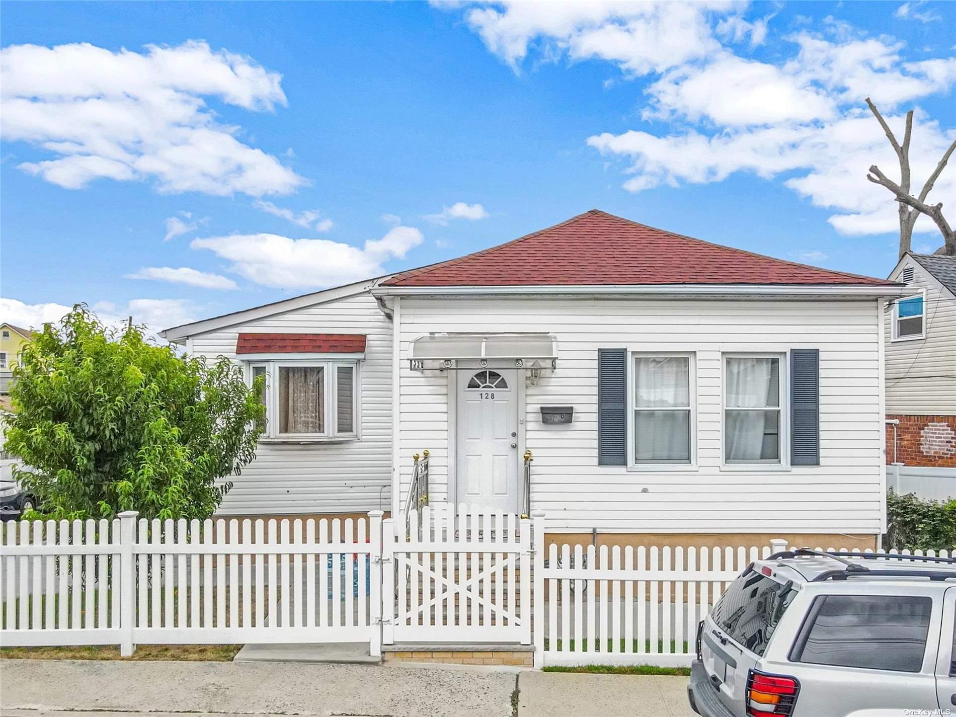 Savoy Ave, Elmont, NY 11003