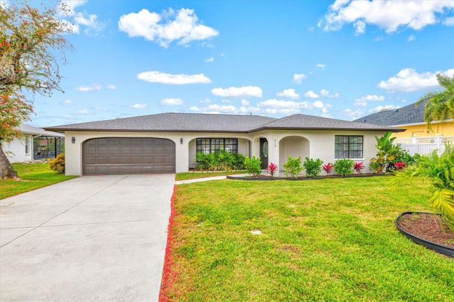 419 Dorchester Drive, House other with 3 bedrooms, 2 bathrooms and null parking in Venice FL | Image 2