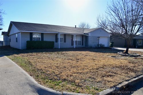 1215 Wade Wells Dr, Henryetta, OK, 74437-2439 | Card Image