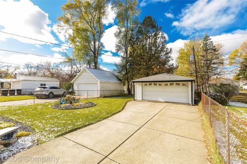 18913 Gillman St, Livonia, MI, 48152-3714 | Card Image