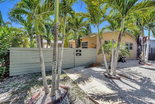 2472-2470 Ne 182nd Ter, North Miami Beach, FL, 33160-2021 | Card Image