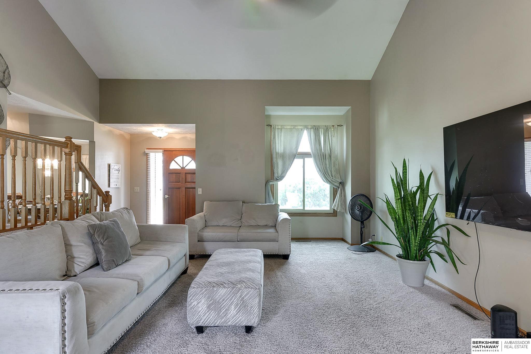 Duane Ave, Bellevue, NE 68123