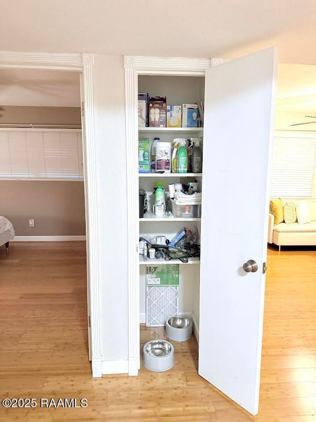 Extra Closet | Image 14