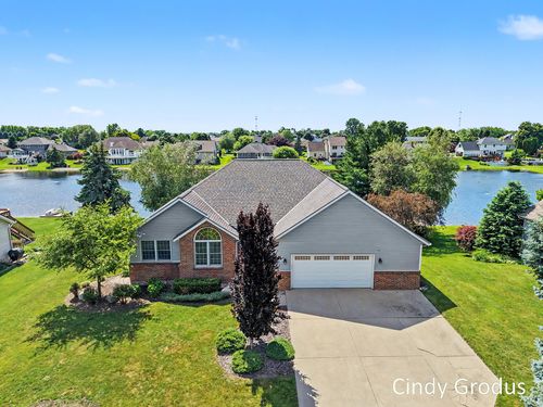 975 Bluff Lake Dr, Zeeland, MI, 49464-9144 | Card Image