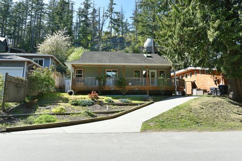 5689 Salmon Dr, Sechelt, BC, V7Z3A6 | Card Image