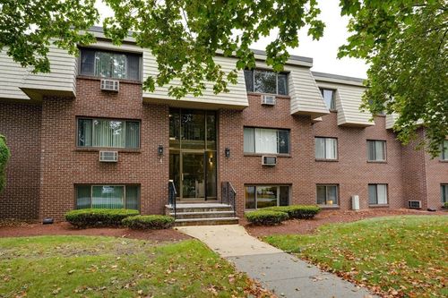 apt-2-4 Hallmark Gdns, Burlington, MA, 01803-3534 | Card Image