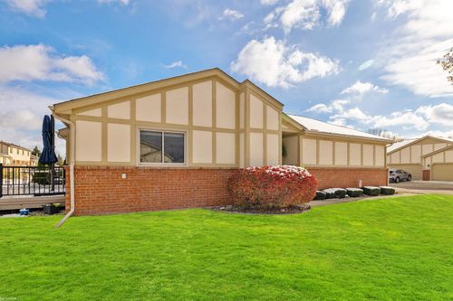 18521 Stoneybrook Ln, Clinton Twp, MI, 48038-5240 | Card Image